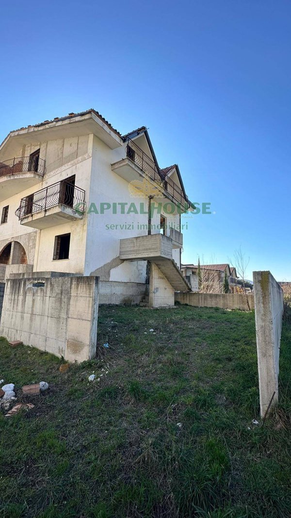 casa indipendente in vendita a Quadrelle