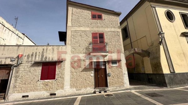 casa indipendente in vendita a Quadrelle