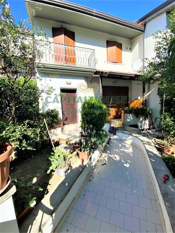 casa indipendente in vendita a Quadrelle