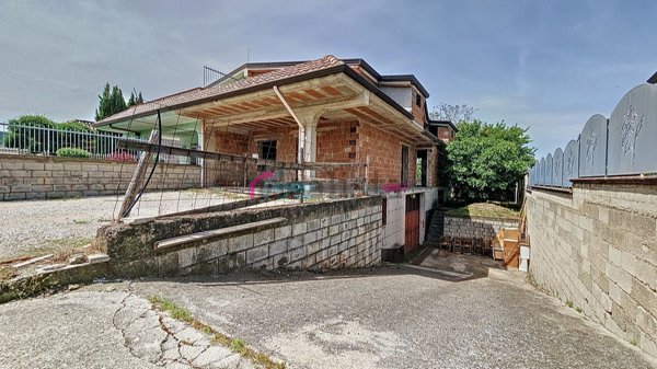 casa indipendente in vendita a Quadrelle