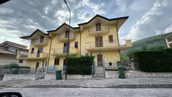casa indipendente in vendita a Quadrelle