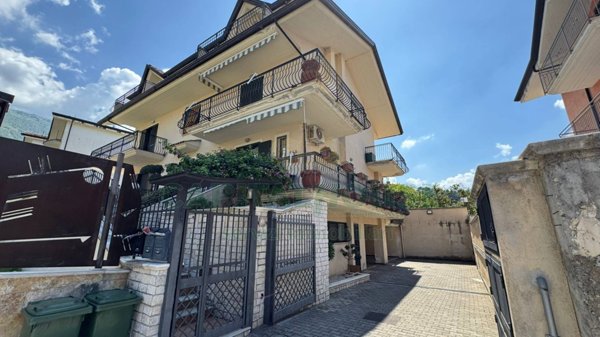 casa indipendente in vendita a Quadrelle