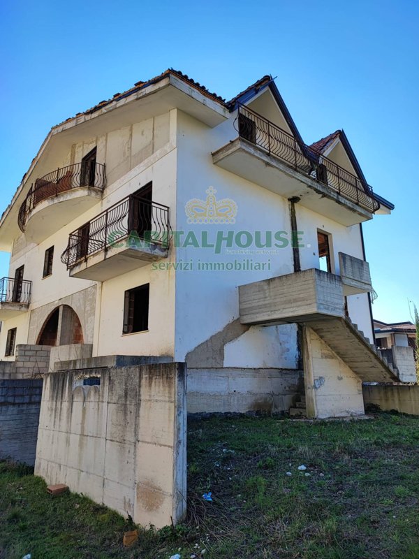 casa indipendente in vendita a Quadrelle