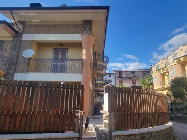 casa indipendente in vendita a Quadrelle