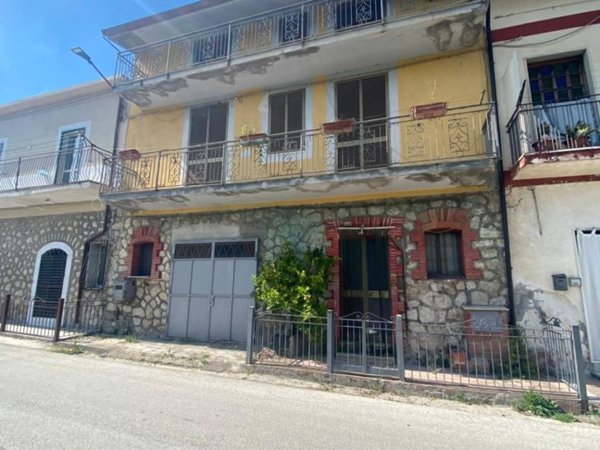 casa indipendente in vendita a Roccabascerana in zona Cassano Caudino