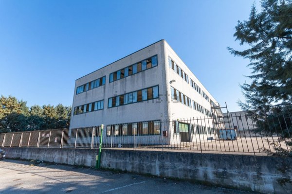 capannone in vendita a Roccabascerana in zona Tufara