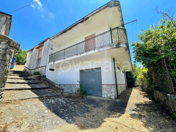 casa indipendente in vendita a Roccabascerana in zona Tuoro