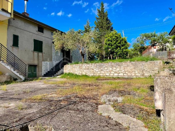 casa indipendente in vendita a Roccabascerana
