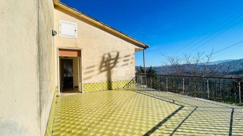 casa indipendente in vendita a Roccabascerana in zona Squillani