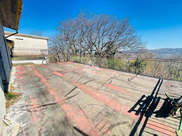 casa semindipendente in vendita a Roccabascerana in zona Squillani
