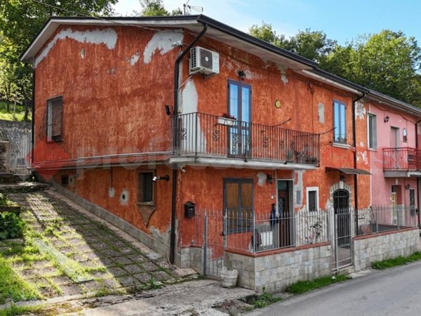 casa indipendente in vendita a Roccabascerana