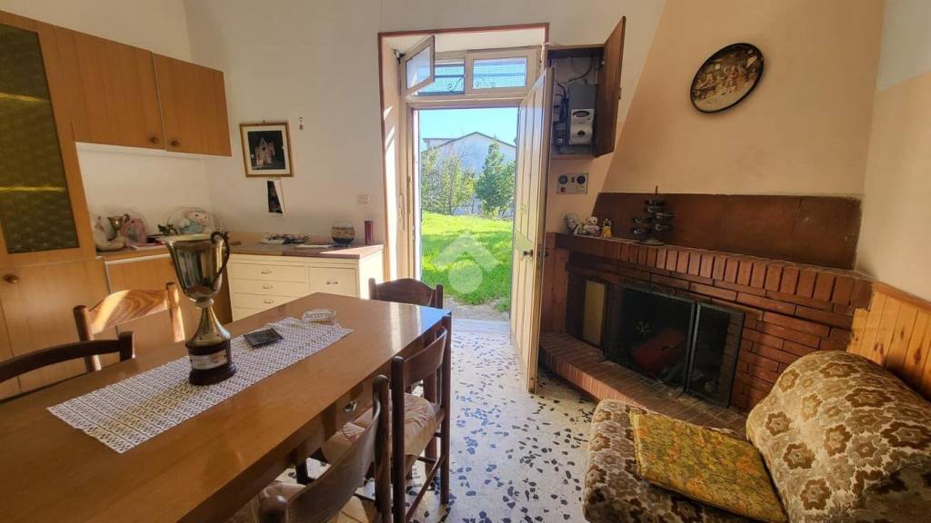 casa indipendente in vendita a Roccabascerana in zona Tuoro