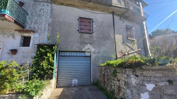 casa indipendente in vendita a Roccabascerana in zona Tuoro