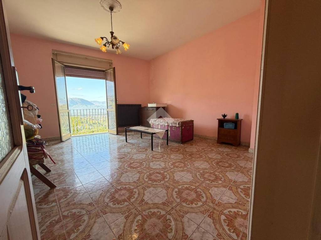 casa indipendente in vendita a Roccabascerana in zona Tuoro