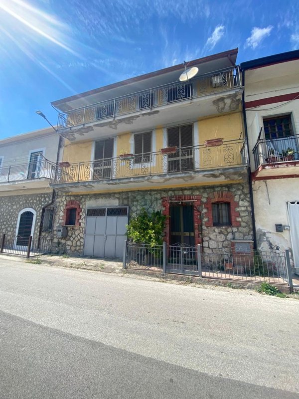 casa indipendente in vendita a Roccabascerana in zona Cassano Caudino