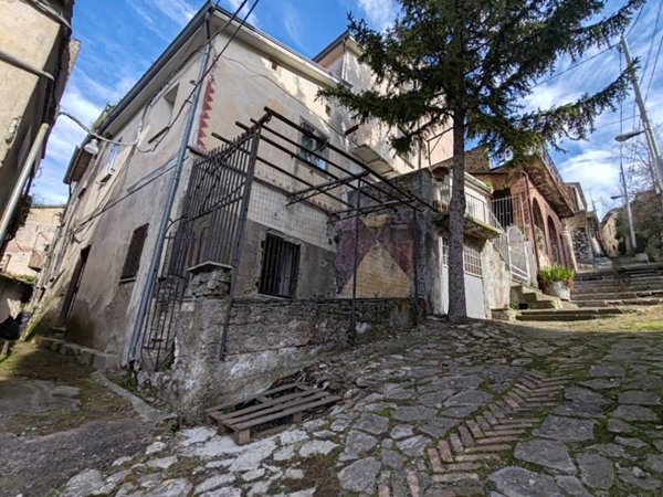casa indipendente in vendita a Roccabascerana