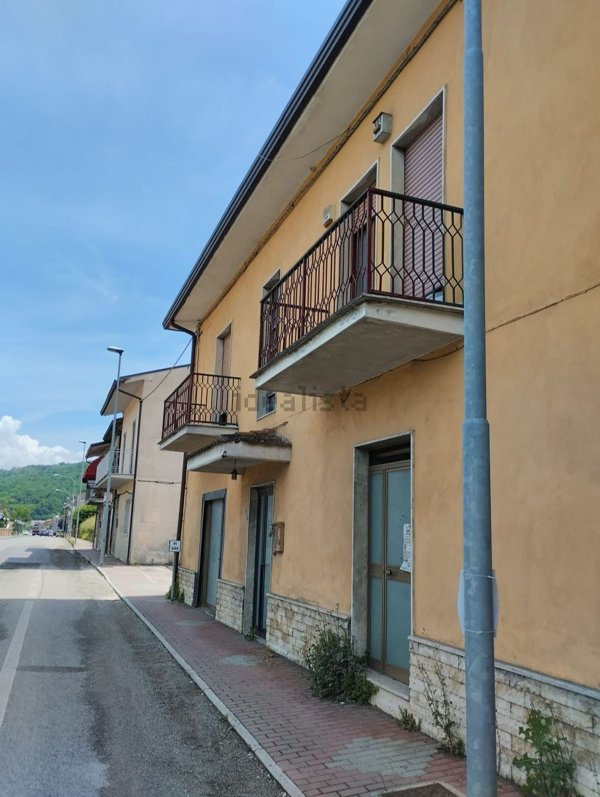 casa indipendente in vendita a Roccabascerana in zona Tufara