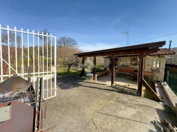 casa indipendente in vendita a Roccabascerana in zona Tuoro