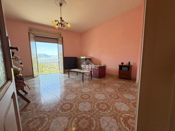 casa indipendente in vendita a Roccabascerana in zona Tuoro