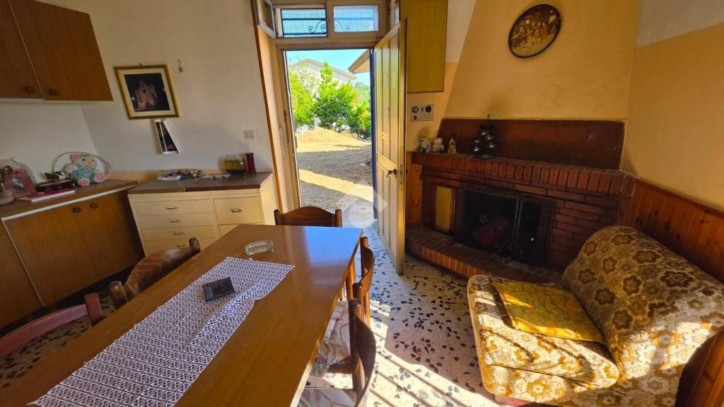 casa indipendente in vendita a Roccabascerana in zona Tuoro