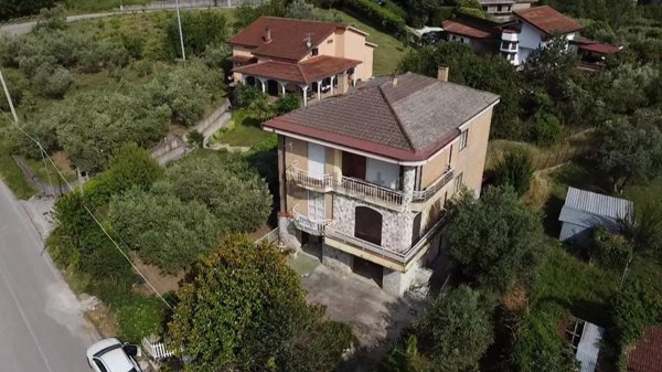 casa indipendente in vendita a Roccabascerana in zona Tuoro