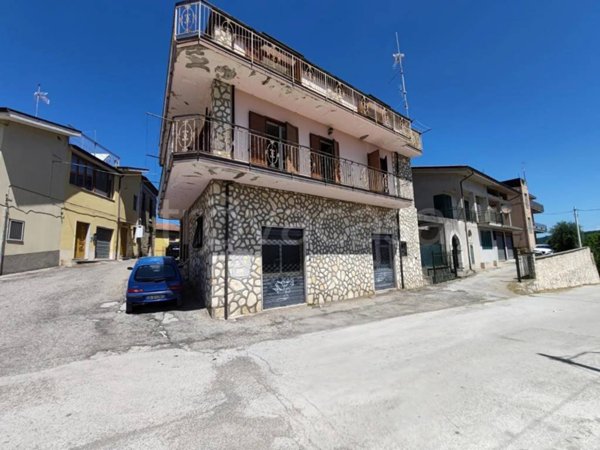 casa indipendente in vendita a Roccabascerana in zona Squillani