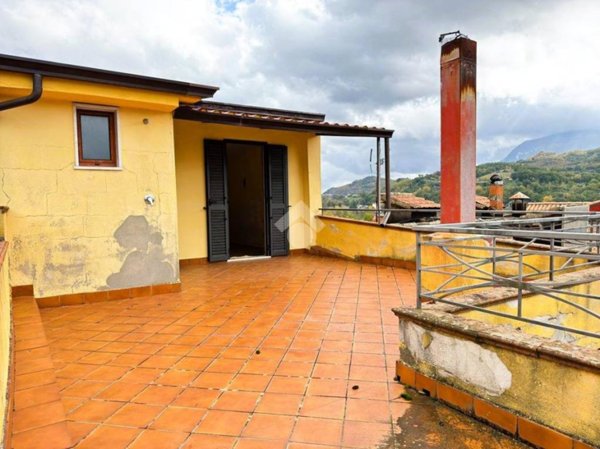casa indipendente in vendita a Roccabascerana in zona Tuoro