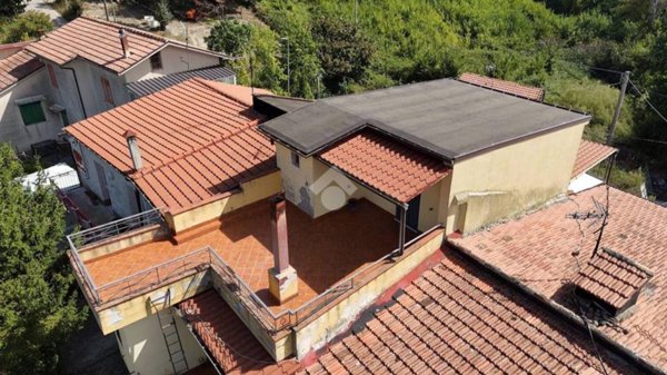 casa indipendente in vendita a Roccabascerana in zona Tuoro