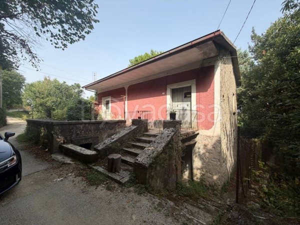 casa indipendente in vendita a Roccabascerana in zona Tuoro