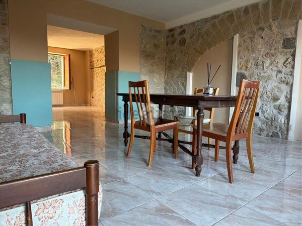 casa indipendente in vendita a Roccabascerana in zona Tuoro