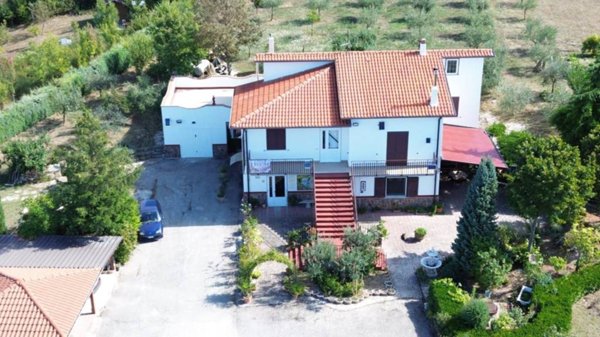 casa indipendente in vendita a Rocca San Felice