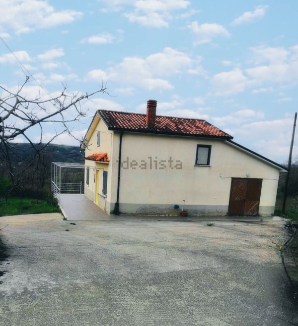 casa indipendente in vendita a Rocca San Felice