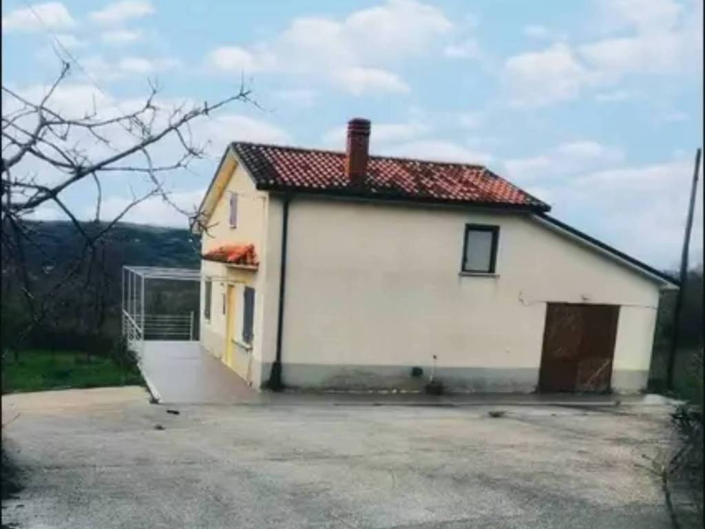 casa indipendente in vendita a Rocca San Felice