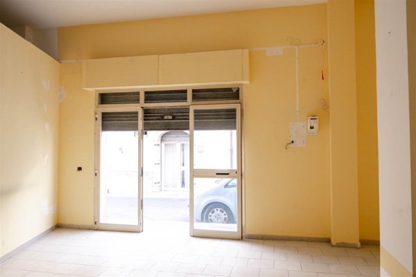 negozio in vendita a Rotondi