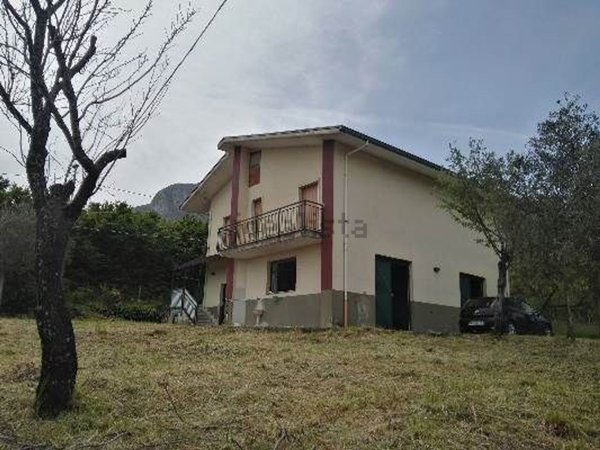 esavano in vendita a San Mango sul Calore