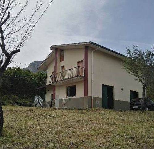 esavano in vendita a San Mango sul Calore