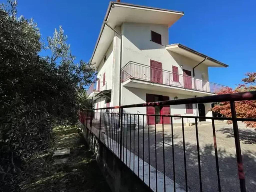casa indipendente in vendita a San Mango sul Calore
