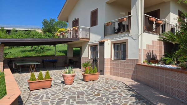 casa indipendente in vendita a San Mango sul Calore