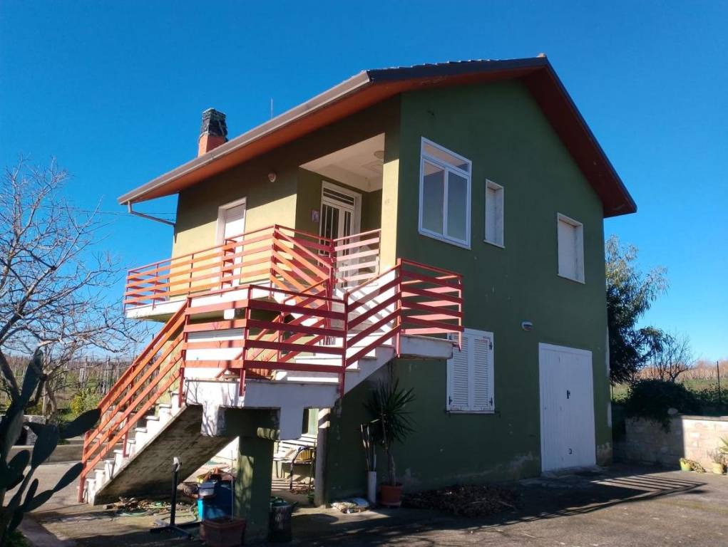 casa indipendente in vendita a San Mango sul Calore