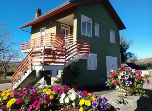 casa indipendente in vendita a San Mango sul Calore