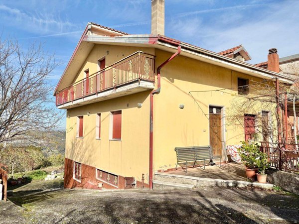 casa indipendente in vendita a San Mango sul Calore