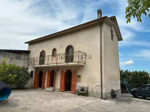 casa indipendente in vendita a San Martino Valle Caudina in zona Vernilli