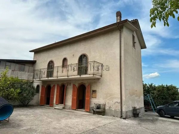 casa indipendente in vendita a San Martino Valle Caudina