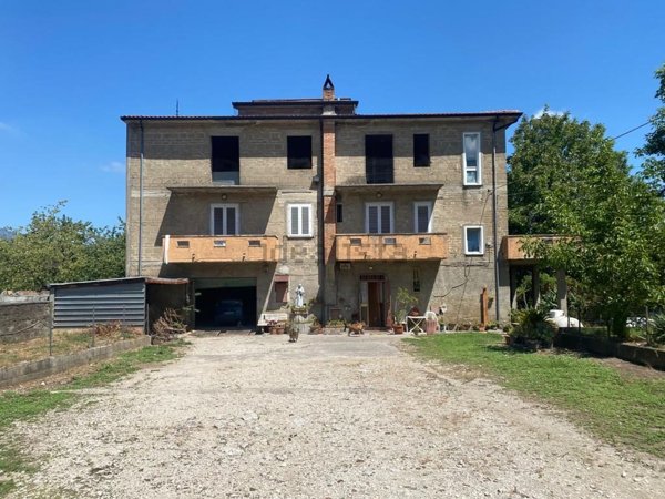 casa indipendente in vendita a San Martino Valle Caudina