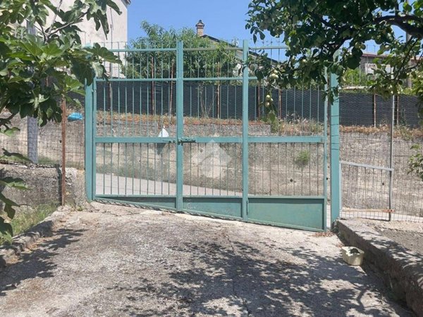 pentavano in vendita a San Martino Valle Caudina in zona Iardino