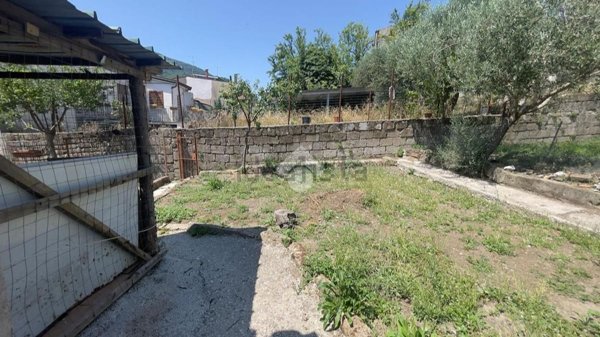 pentavano in vendita a San Martino Valle Caudina in zona Iardino