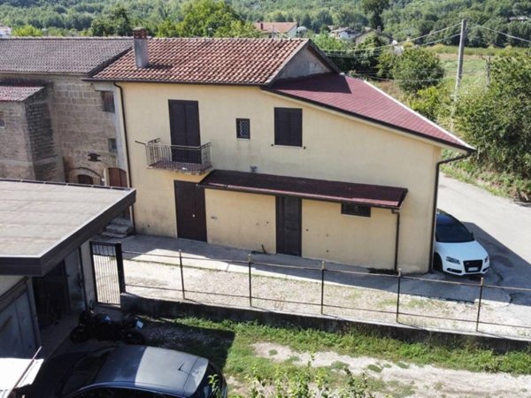 casa indipendente in vendita a San Martino Valle Caudina