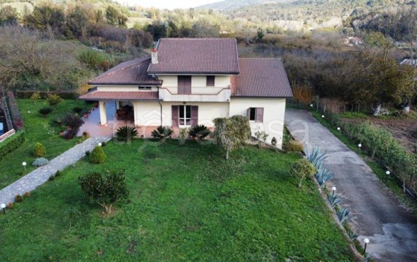 casa indipendente in vendita a San Martino Valle Caudina in zona Iardino
