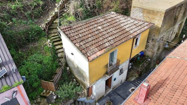 casa indipendente in vendita a San Martino Valle Caudina in zona Tedeschi