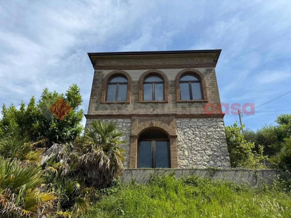casa indipendente in vendita a San Martino Valle Caudina in zona Rocchi